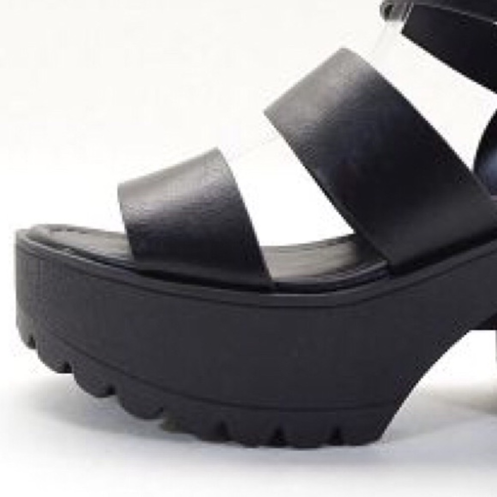 Soda Account Black Chunky Lug Sole Platform Heel Size 7 - Picture 4 of 5